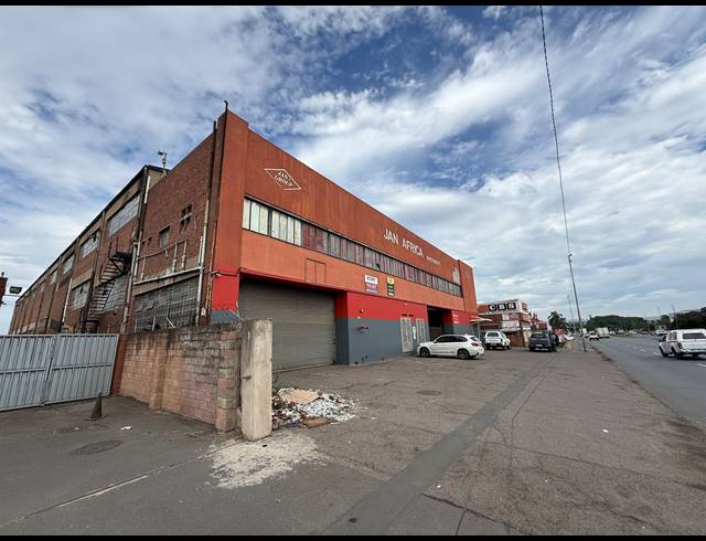 4,000M² WAREHOUSE TO LET IN ROSSBURGH